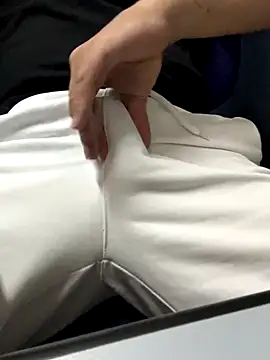 Snapshot of Greeneyes0820 chatting on 10.28.25 Greeneyes0820 online show from 10.28.25