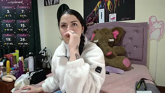 Emmie Hot online show from 09.12.25