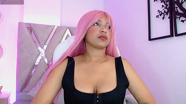 Sophia waalker  1 online show from 01.19.25