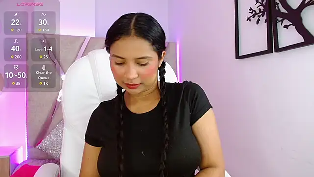 Sophia waalker  1 online show from 01.21.25