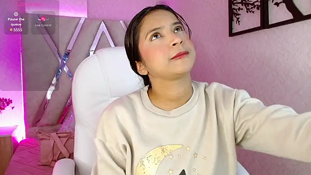 Sophia waalker  1 online show from 01.24.25