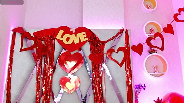 Sophia waalker  1 online show from 02.13.25