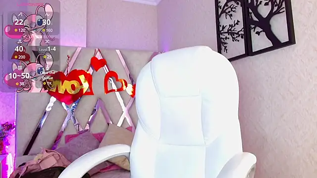 Sophia waalker  1 online show from 02.26.25