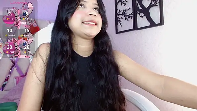 Sophia waalker  1 online show from 02.28.25