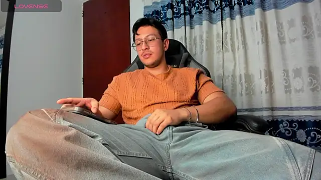 Snapshot of Amon__ashford chatting on 07.30.26 Amon ashford online show from 07.30.26