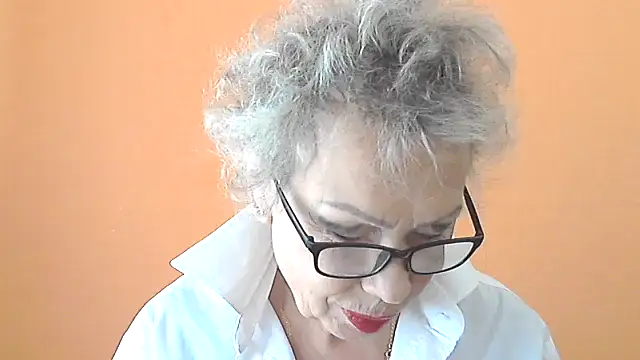 NessyJenixs online show from 09.20.25