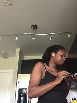 Snapshot of theprettysoles chatting on 04.20.26 theprettysoles online show from 04.20.26