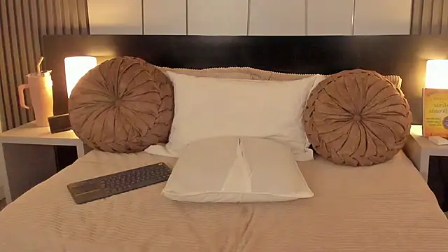 Snapshot of fiorella_paris chatting on 09.12.25 fiorella paris online show from 09.12.25