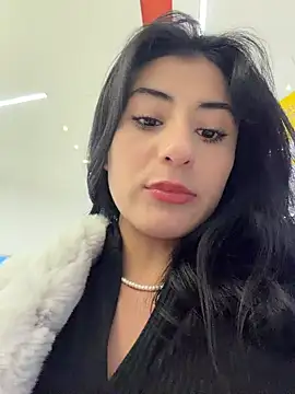 Snapshot of fiorella_paris chatting on 11.23.25 fiorella paris online show from 11.23.25