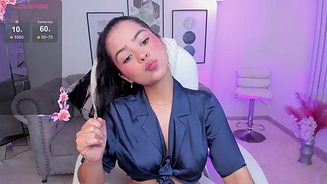 Snapshot of Layla_Breezee chatting on 01.26.25 Layla Breezee online show from 01.26.25