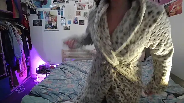 AdorahB3ll3 online show from 02.16.25