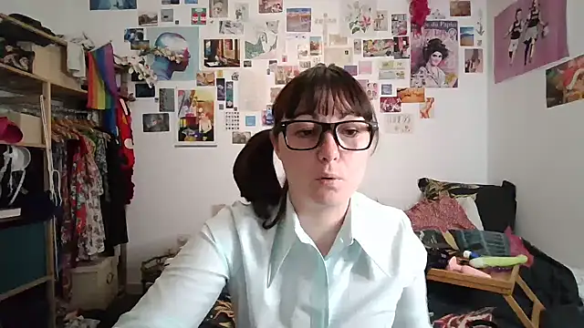 AdorahB3ll3 online show from 03.10.25