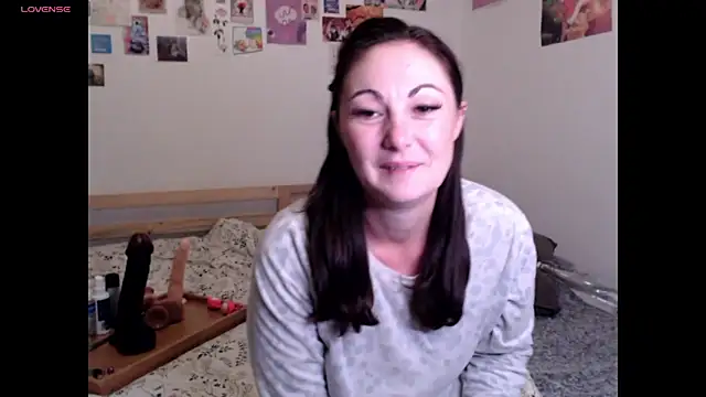 AdorahB3ll3 online show from 11.11.25