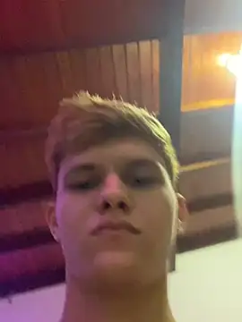 izan 20 online show from 02.03.25