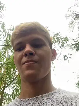 izan 20 online show from 03.13.25