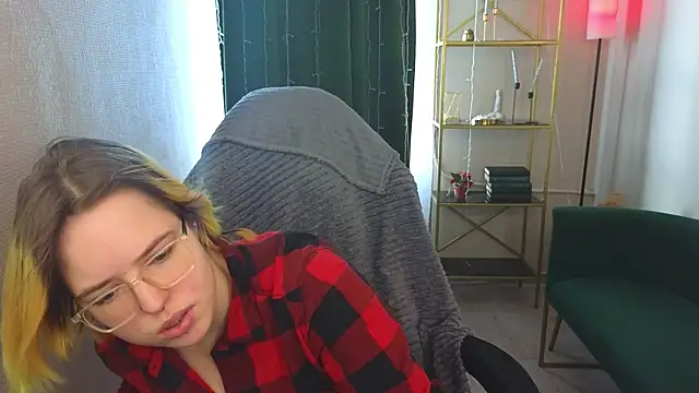 Manic pixie  online show from 01.26.25