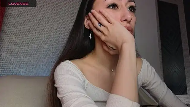 Isabela Run online show from 02.22.25