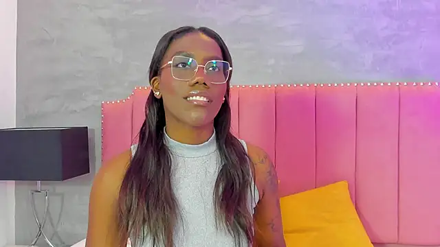 Alaia Colins online show from 11.08.25