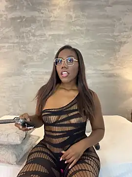 Snapshot of Alaia_Colins chatting on 06.24.26 Alaia Colins online show from 06.24.26