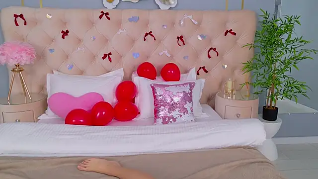 SandraTucker online show from 02.08.26