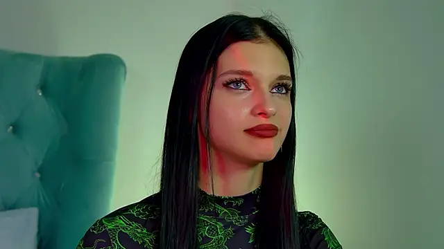 Snapshot of BeverlyMost chatting on 02.04.25 BeverlyMost online show from 02.04.25