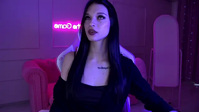 Snapshot of BeverlyMost chatting on 02.20.25 BeverlyMost online show from 02.20.25