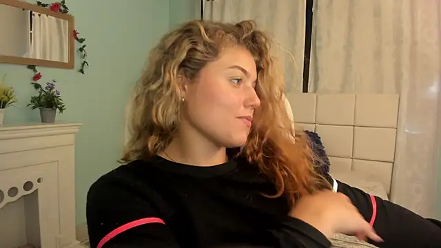 Snapshot of alaia_greyy chatting on 02.04.25 alaia greyy online show from 02.04.25