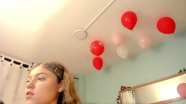 Snapshot of alaia_greyy chatting on 02.15.25 alaia greyy online show from 02.15.25