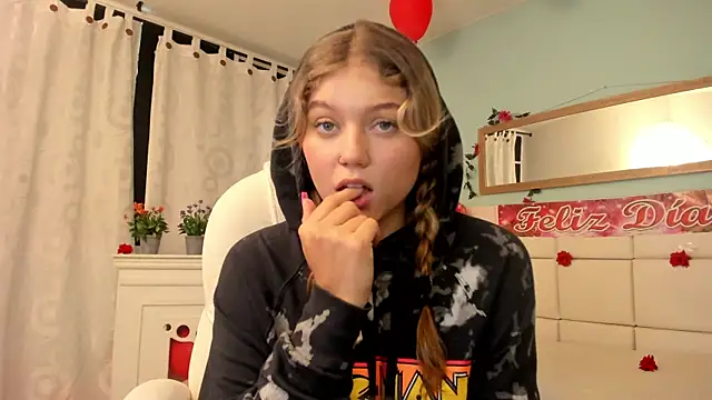 Snapshot of alaia_greyy chatting on 02.18.25 alaia greyy online show from 02.18.25