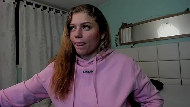 Snapshot of alaia_greyy chatting on 03.08.25 alaia greyy online show from 03.08.25