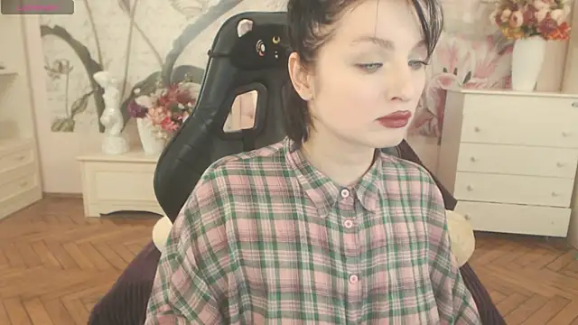 Snapshot of BritneyBarker chatting on 04.19.26 BritneyBarker online show from 04.19.26