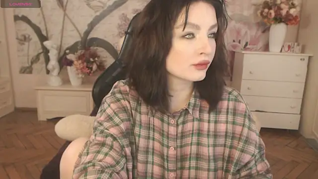 Snapshot of BritneyBarker chatting on 04.29.26 BritneyBarker online show from 04.29.26