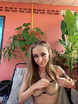 White Lu online show from 04.18.26