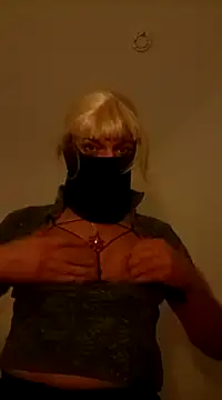 Snapshot of sandrahoeslut chatting on 02.21.25 sandrahoeslut online show from 02.21.25