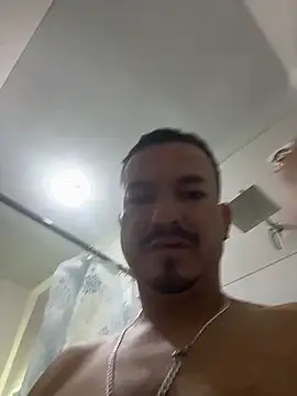 Snapshot of paullliliu chatting on 10.10.25 paullliliu online show from 10.10.25