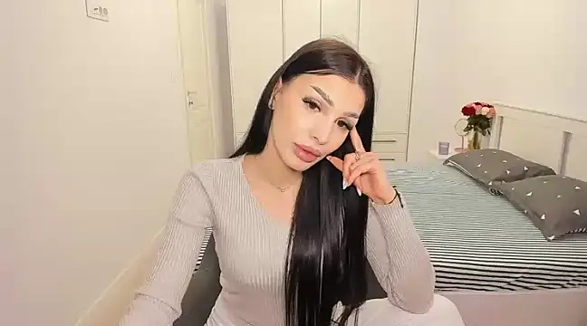 Snapshot of HelenShawn chatting on 02.18.25 HelenShawn online show from 02.18.25
