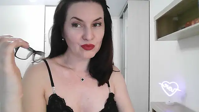 Victoria Glam online show from 03.02.25