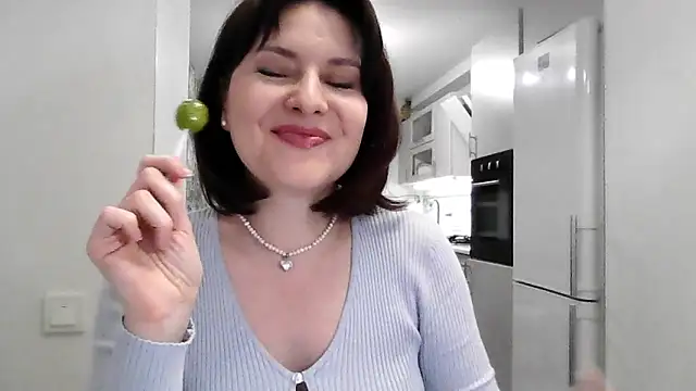 Victoria Glam online show from 11.27.25