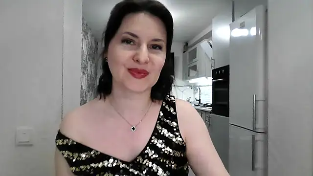 Victoria Glam online show from 12.18.25