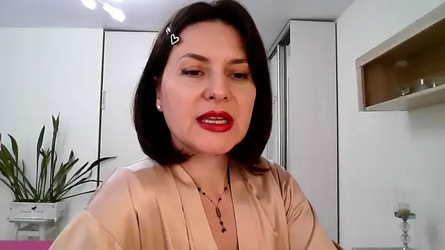 Victoria Glam online show from 04.06.26