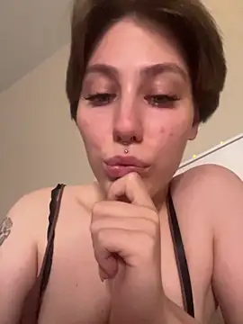 Molli Luv online show from 10.29.25