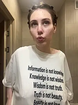 Molli Luv online show from 11.20.25