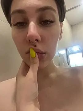 Molli Luv online show from 12.04.25