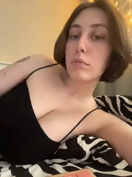 Snapshot of Molli_Luv chatting on 06.14.26 Molli Luv online show from 06.14.26