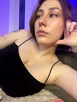 Snapshot of Molli_Luv chatting on 07.25.26 Molli Luv online show from 07.25.26