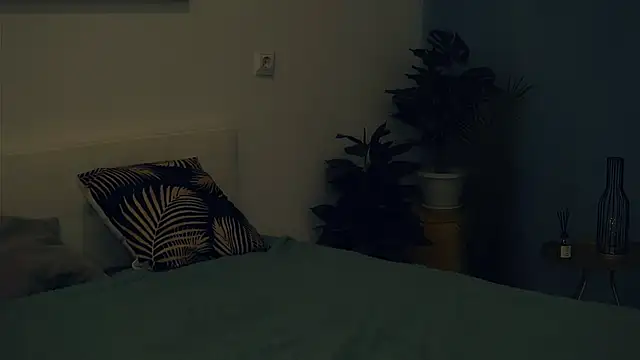 VeronaCritchlow online show from 02.08.25