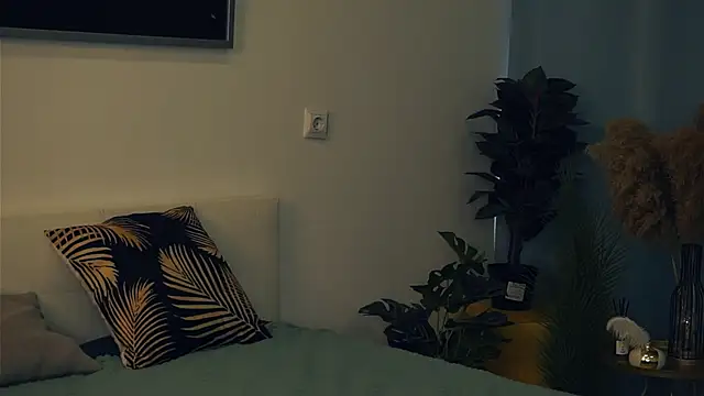 VeronaCritchlow online show from 02.21.25