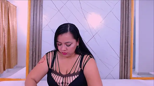 AmmyPike1 online show from 02.18.25