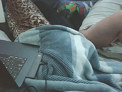 Snapshot of JuiicyASIAN chatting on 11.21.25 JuiicyASIAN online show from 11.21.25