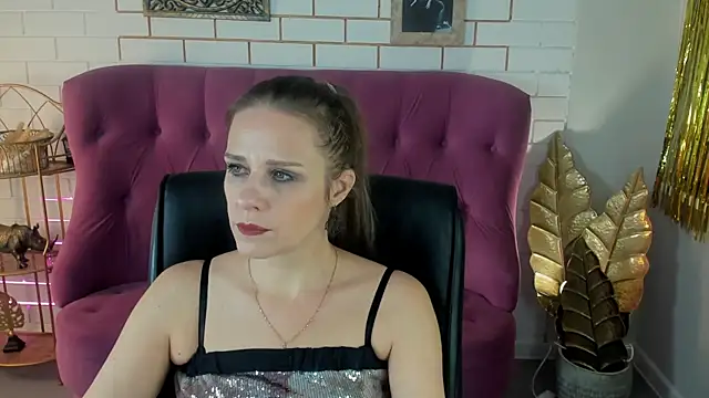 Snapshot of EmiliaBedy chatting on 02.02.25 EmiliaBedy online show from 02.02.25